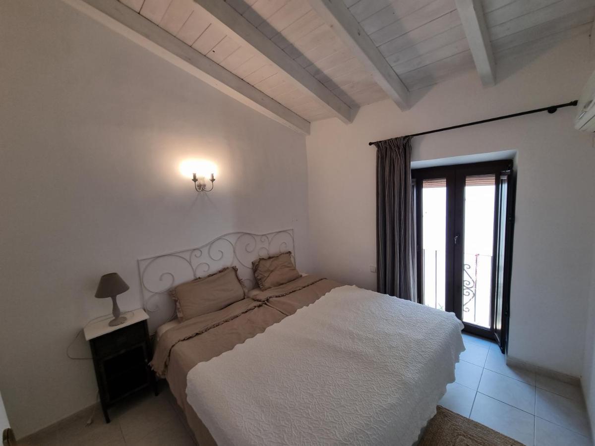 Town House With Roof Terrace - Old Town Apartment
