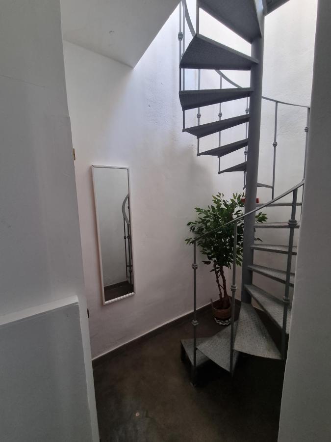 Town House With Roof Terrace - Old Town Apartment